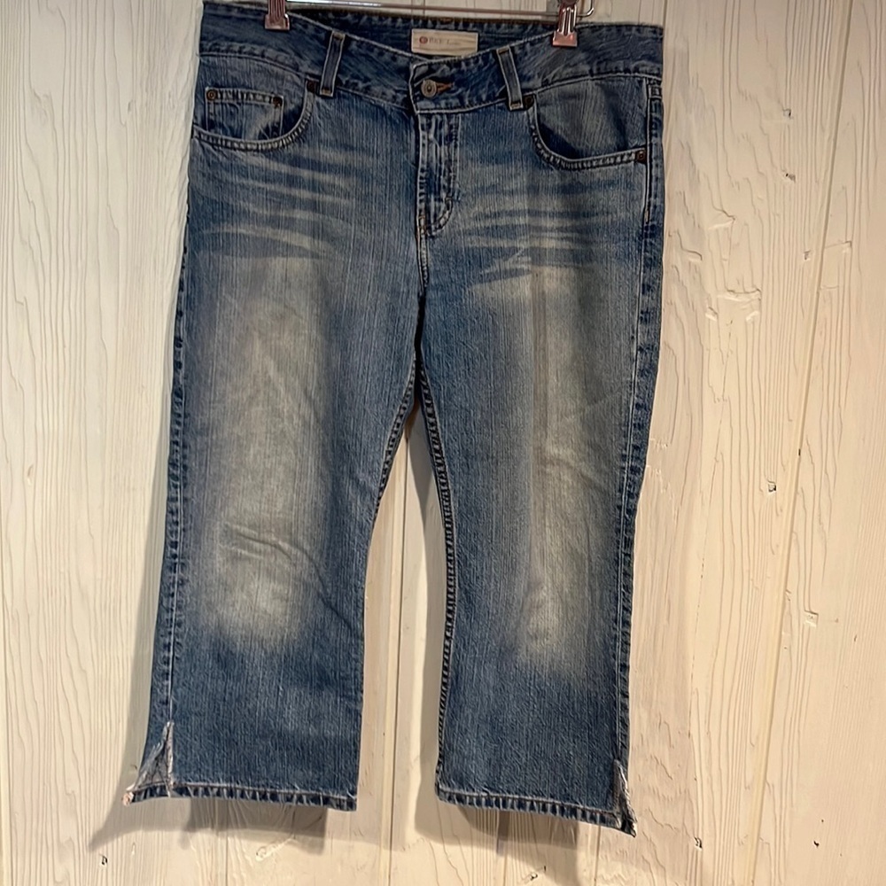 BKE Denim 5 Pocket Capri Side Slits Size 32